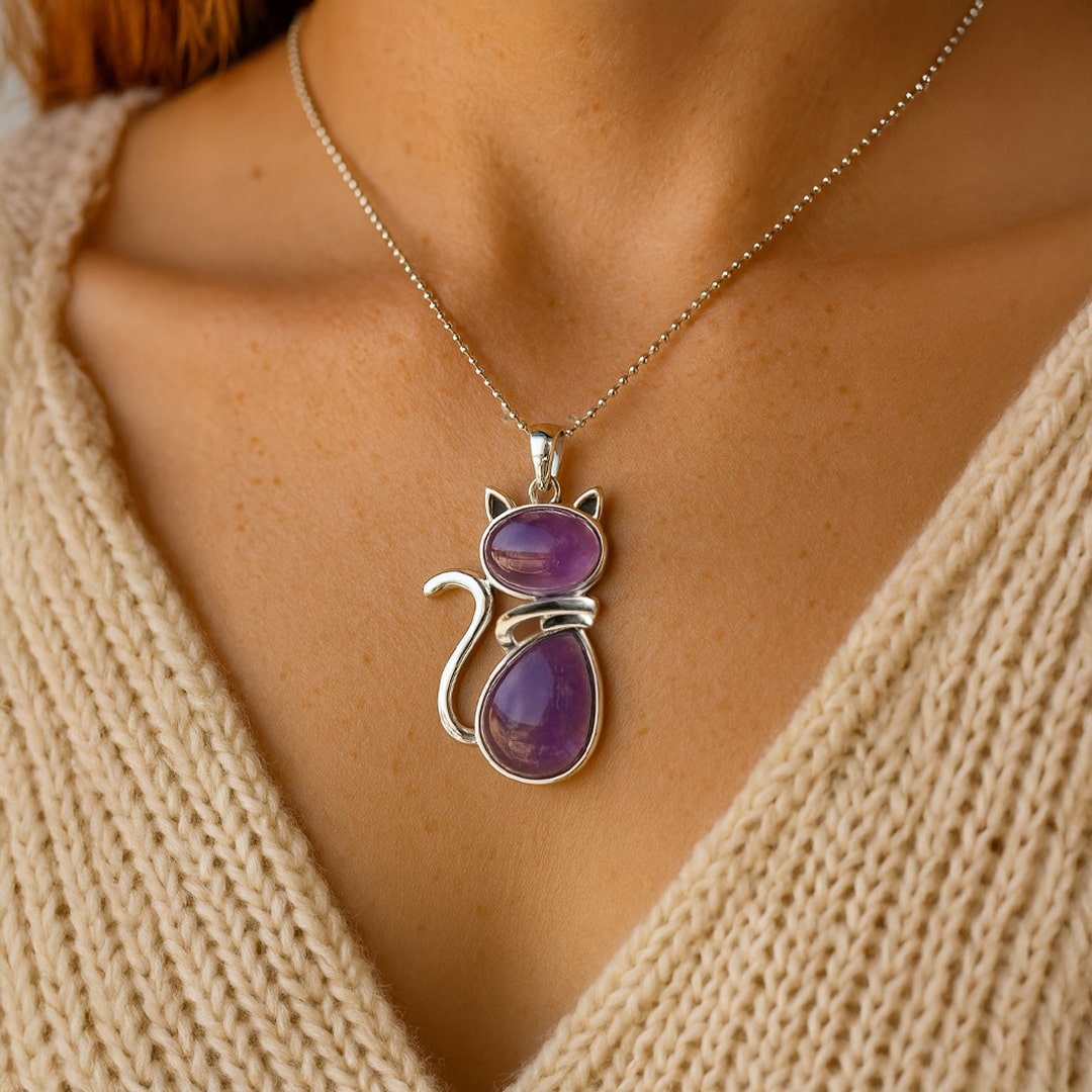 Elegante Katten Ketting met Natuursteen – Een Symbool van Rust
