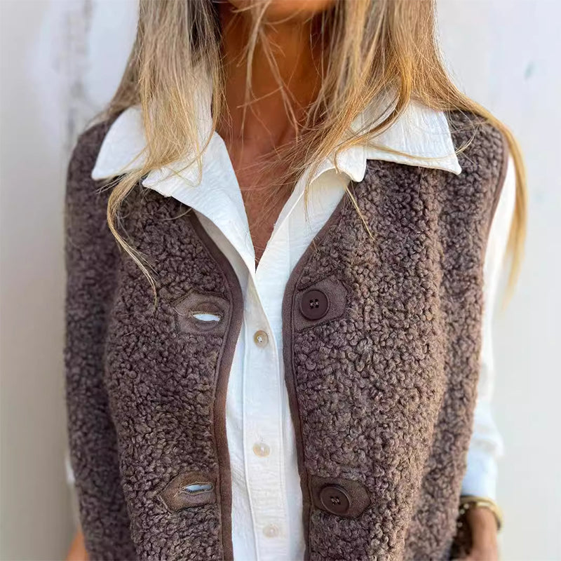 Bella™| Wintervest van zacht wol met knopen